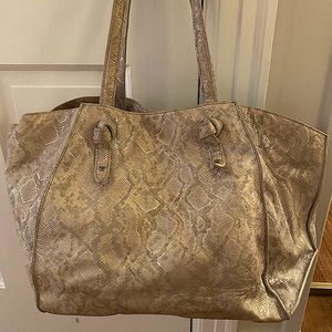 Kelly Wynne Paint the town leather tote